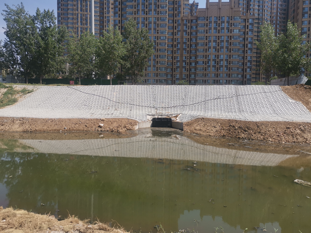 宏康路藝術小學周邊排水管網(wǎng)改造項目暨魏河北路雨水渠入河工程順利完工