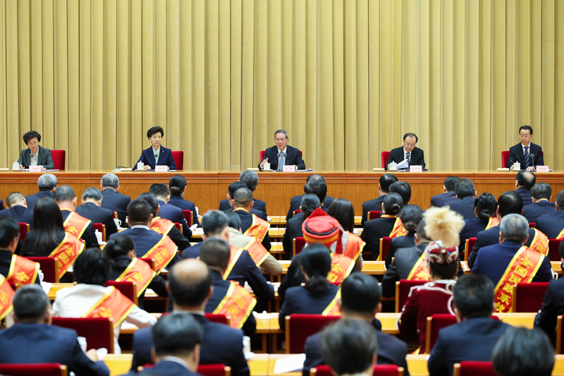 習(xí)近平對民政工作作出重要指示：加強(qiáng)普惠性基礎(chǔ)性兜底性民生建設(shè) 積極主動為人民群眾做好事辦實(shí)事解難事